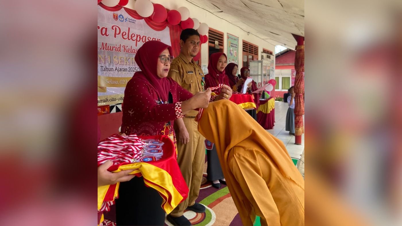 SDN 1 Sekincau Lepas 66 Siswa Kelas VI, Diwarnai Pentas Seni dan Penghargaan