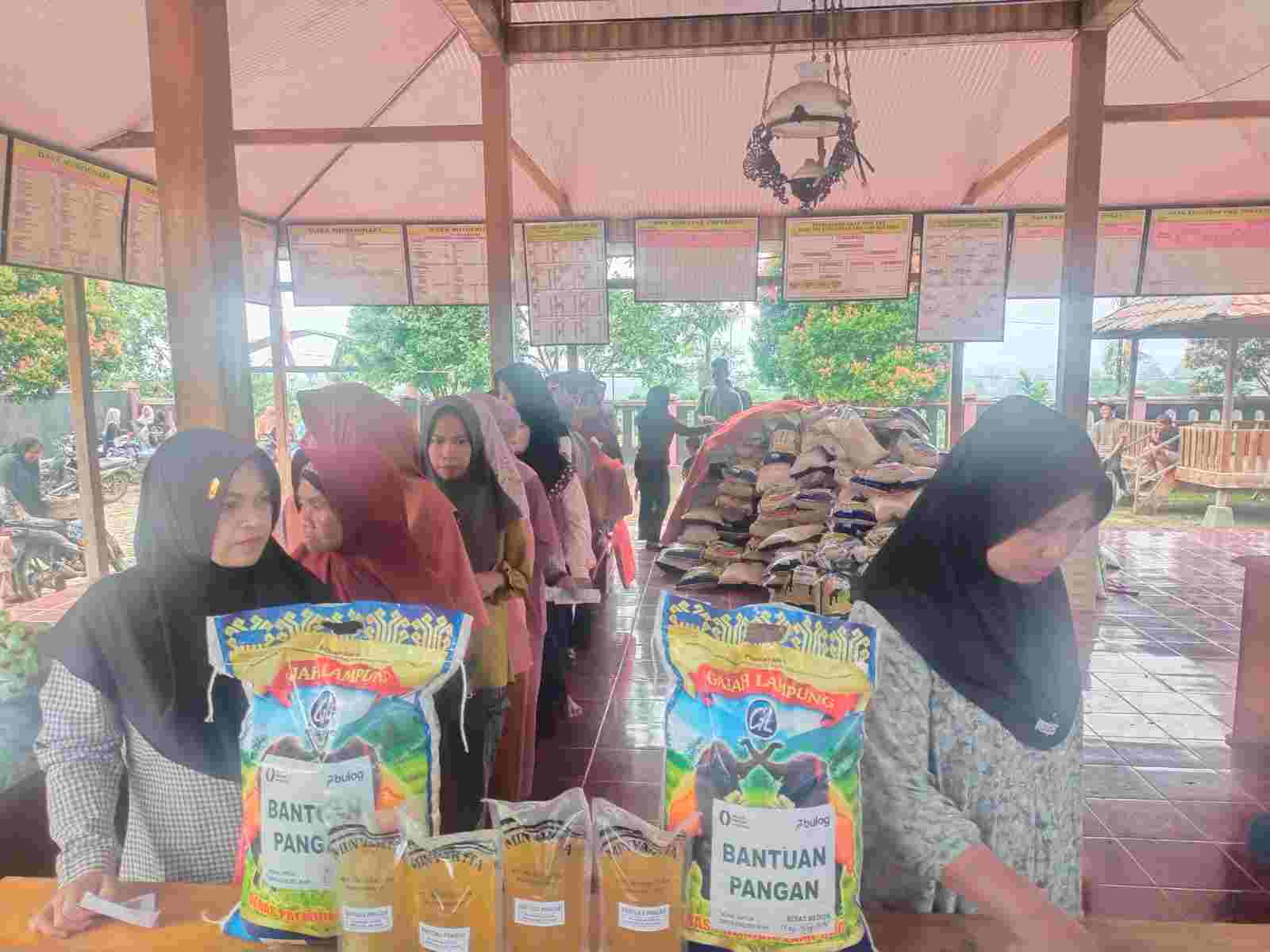 197 Warga Pekon Sidodadi Terima Bantuan CPP untuk Ringankan Beban Ekonomi