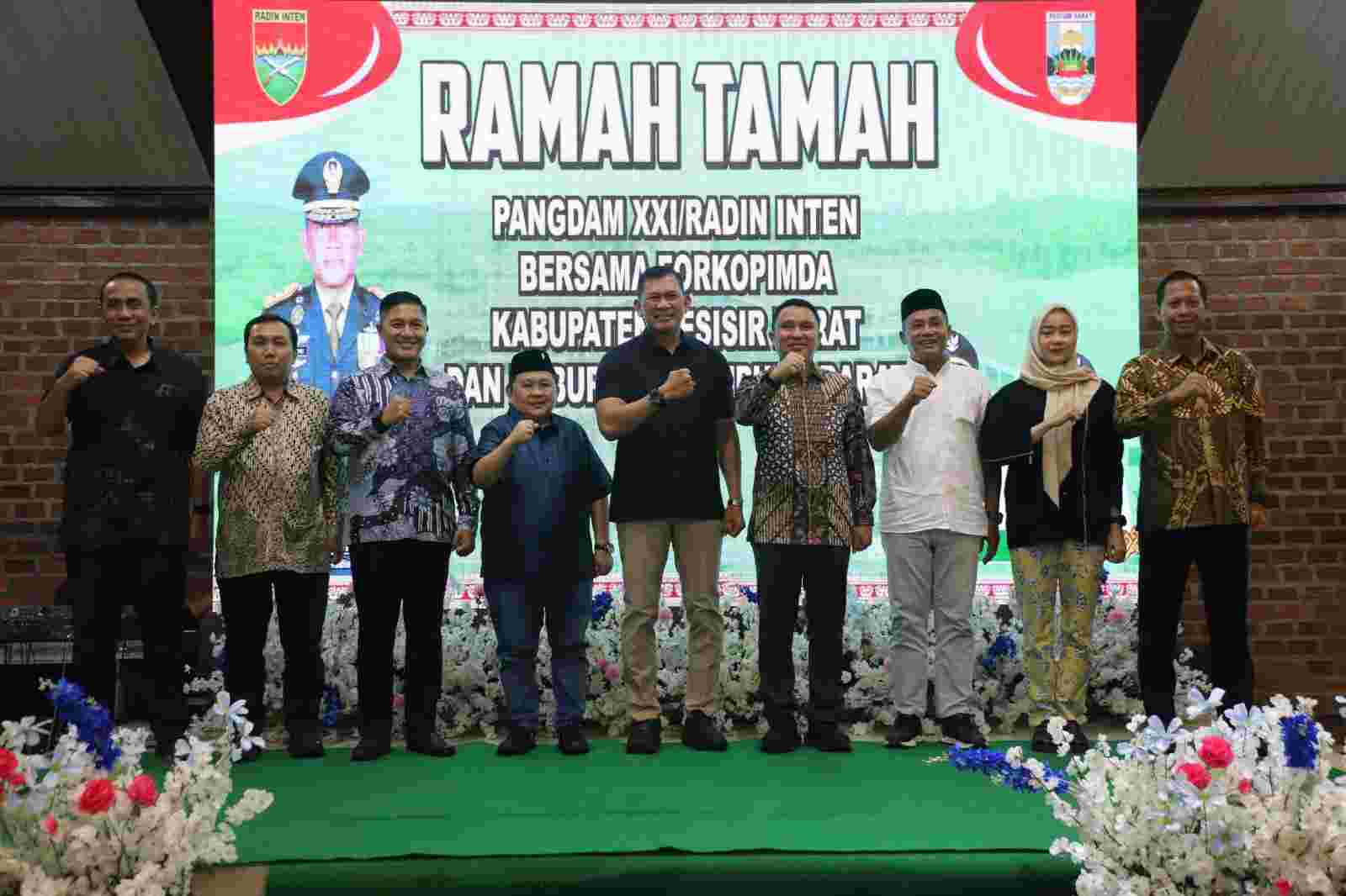Pangdam XXI/Radin Inten Perkuat Sinergi TNI dan Forkopimda di Pesisir Barat