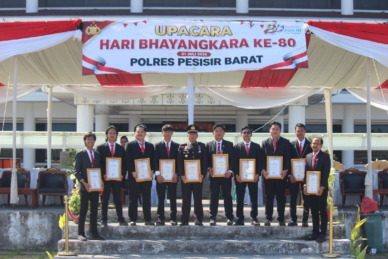 Ungkap 12 Kasus, Belasan Personel Polsek Ngaras Terima Penghargaan Hari Bhayangkara ke-80