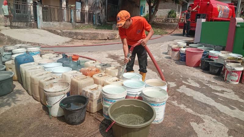 BPBD Bandar Lampung Salurkan Bantuan Air Bersih untuk 80 KK Terdampak Kekeringan di Way Laga