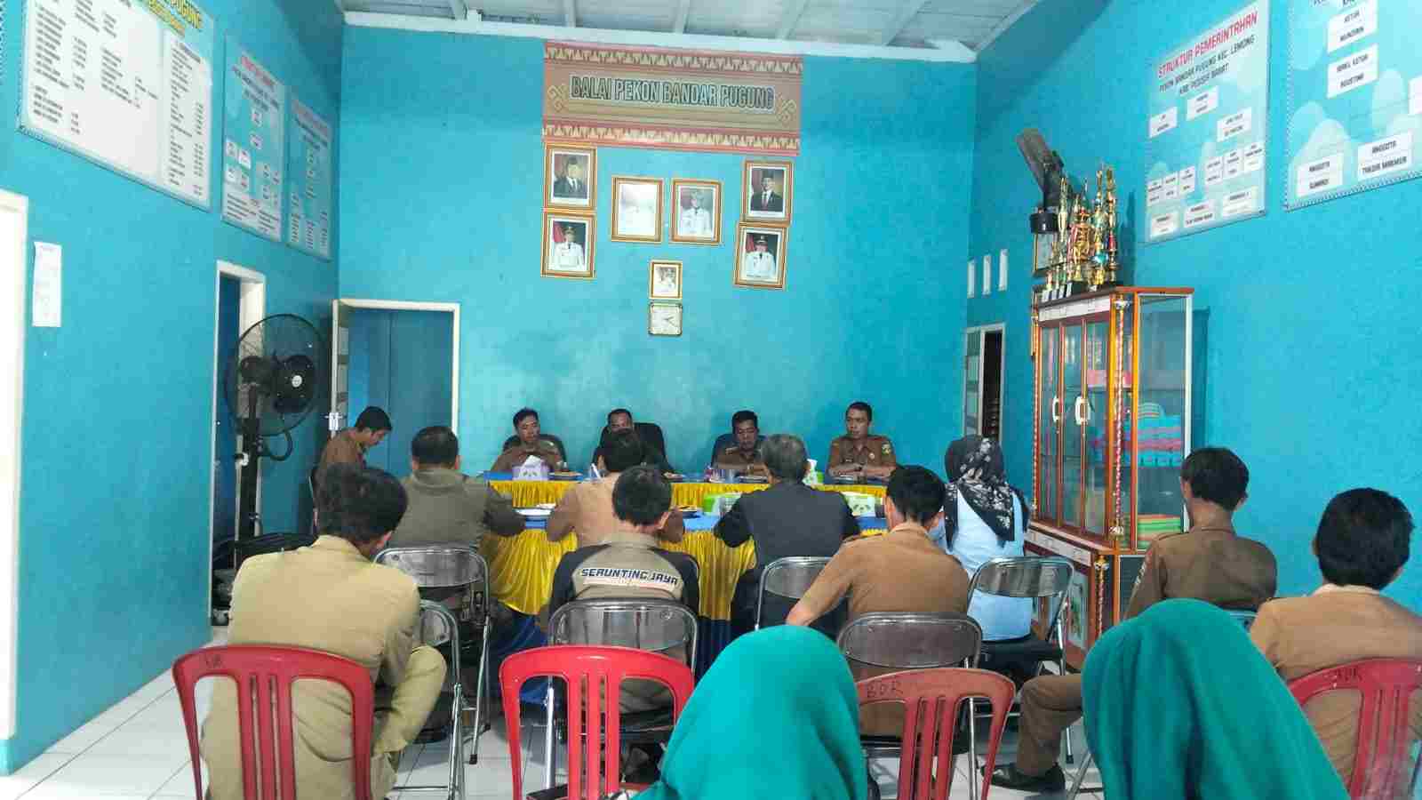 Camat Lemong Bina Enam Pekon, Tekankan Tertib Administrasi dan Percepatan PBB 2026