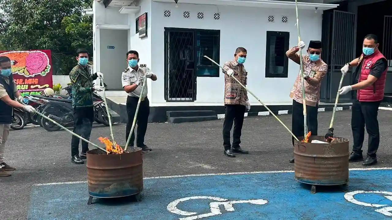 Kasus Narkoba Dominasi Barang Bukti yang Dimusnahkan Kejari Lampung Barat