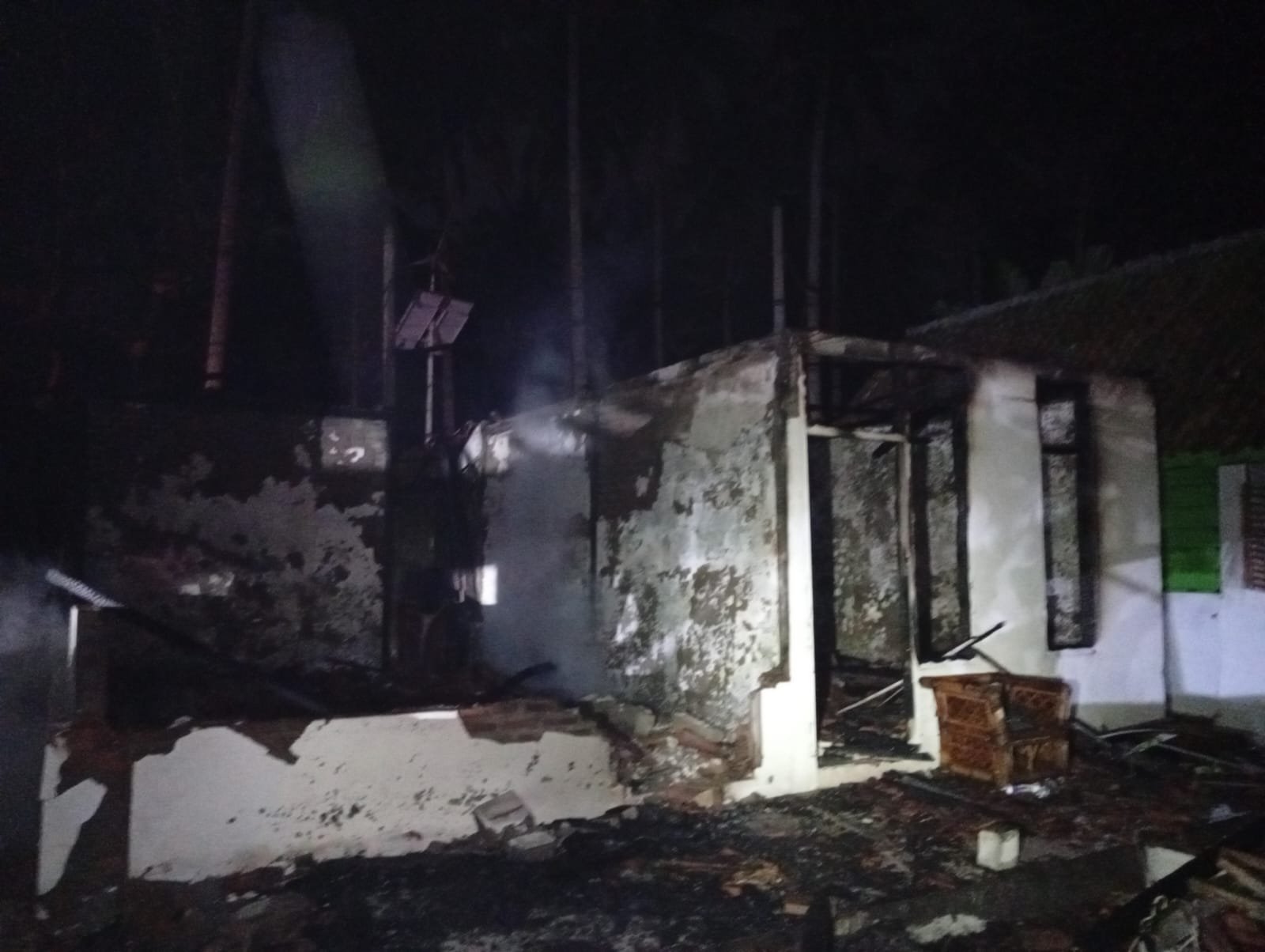Kebakaran Losmen Paradise Diduga Akibat Korsleting, Kerugian Ditaksir Capai Rp500 Juta