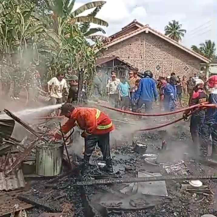 Rumah Warga Pekon Pelita Jaya Ludes Terbakar, Diduga Akibat Korsleting Listrik