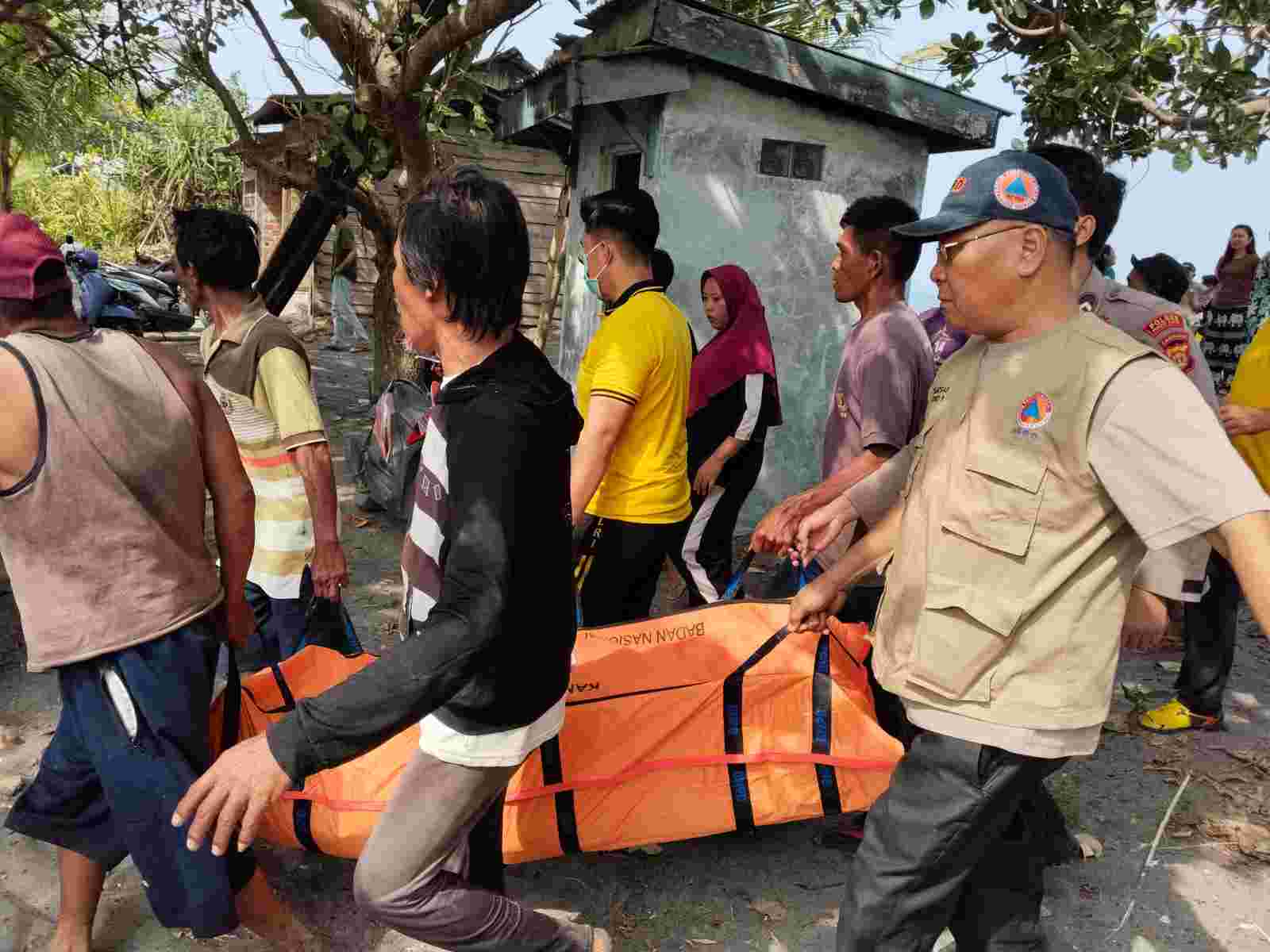 Mayat Laki-Laki Mengapung di Pantai Pasar Ulu Krui, Identitas Masih Misterius
