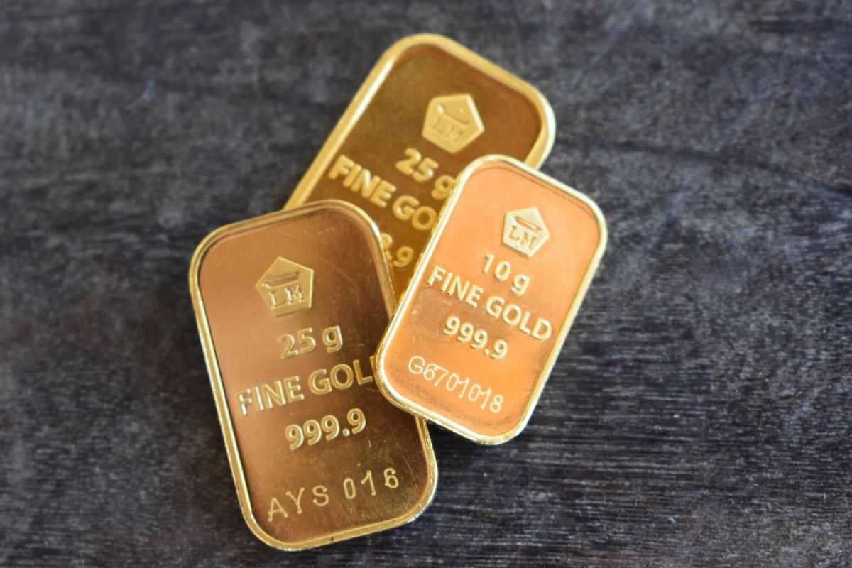 Harga Emas Hari Ini 2026 Melemah, Emas Perhiasan Tembus Rp2,3 Juta
