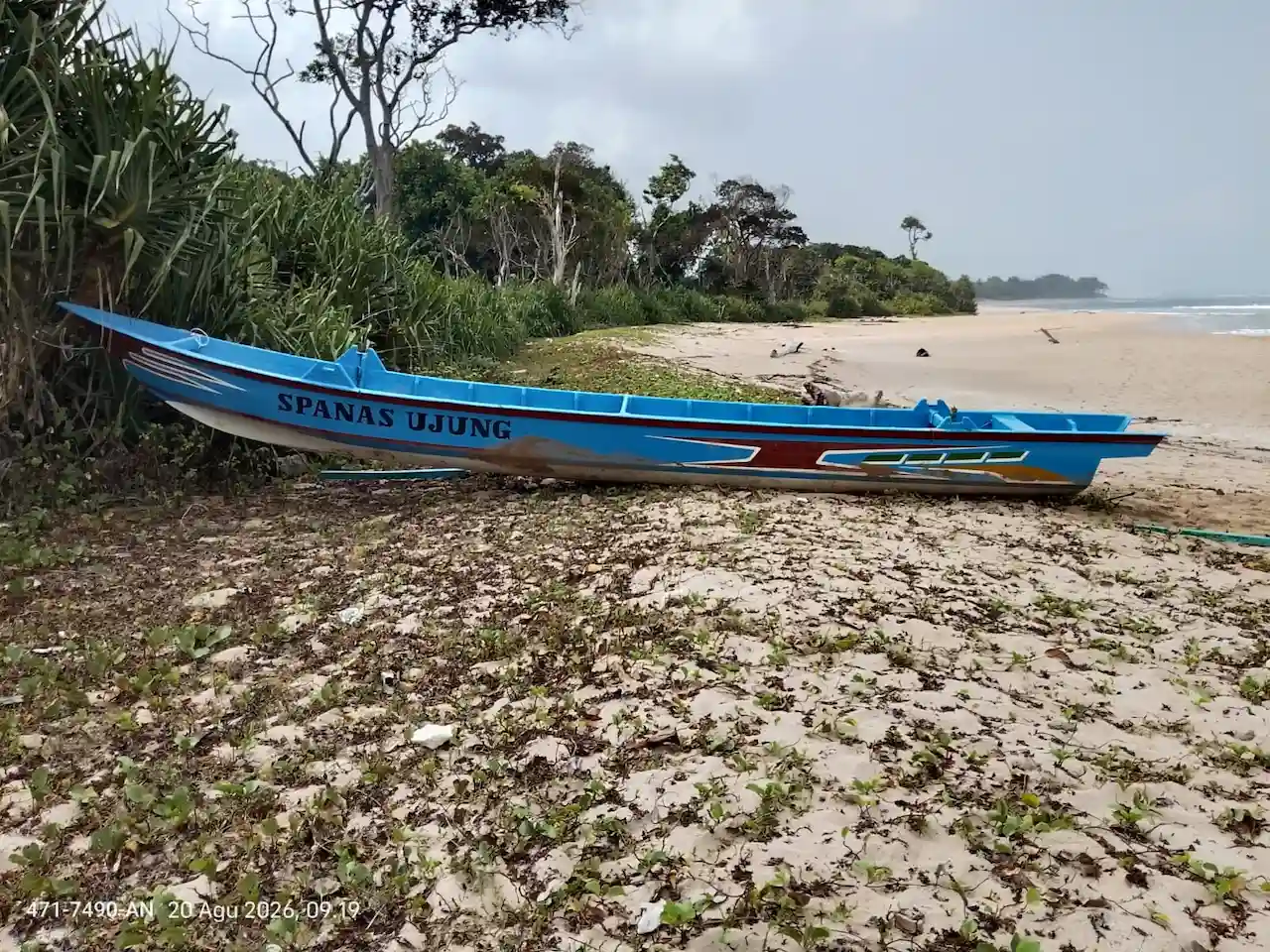 Jukung Dihantam Ombak 3 Meter, Satu Nelayan Hilang di Perairan Way Haru
