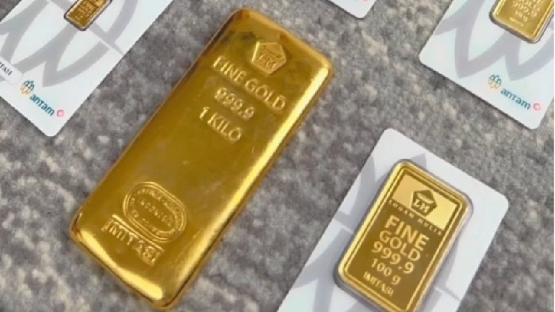 Harga Emas Antam Hari Ini Turun Rp48.000, Buyback Merosot Rp55.000