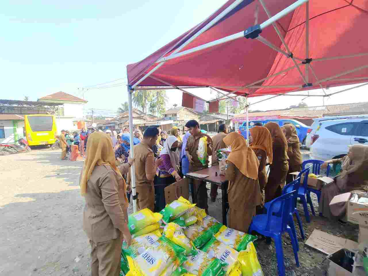 Tekan Inflasi, Pemkab Pesisir Barat Gelar Penetrasi Pasar Beras dan Minyak Goreng