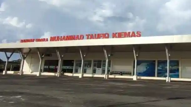 Penerbangan Bandara M. Taufiq Kiemas Masih Sesuai Jadwal, Abu Anak Krakatau Terus Dipantau