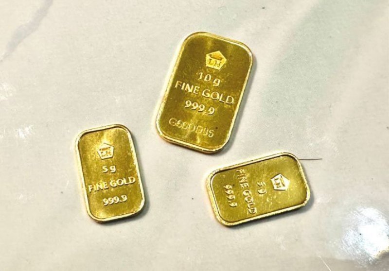 Harga Emas Antam Turun Rp17.000, Jadi Rp2,61 Juta per Gram