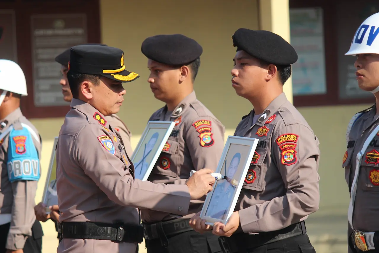Kapolres Pesisir Barat Pimpin Upacara PTDH Tiga Personel, Tegaskan Pentingnya Integritas