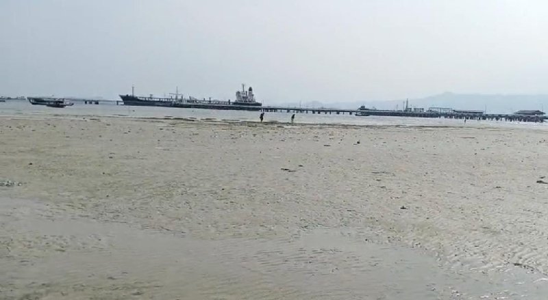 Air Laut Surut hingga 200 Meter di Pantai Pelindo Bandar Lampung, Camat Sebut Fenomena Tahunan