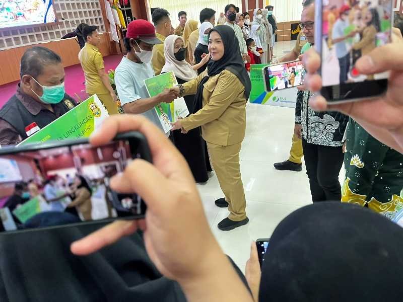 Pemkot Bandar Lampung Bagikan 35.193 BPJS Ketenagakerjaan, Cakupan Kepesertaan Capai 83 Persen
