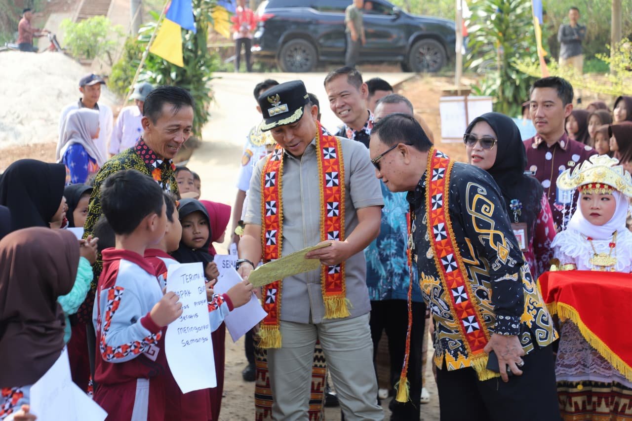 MBG dan Seragam Gratis Jadi Strategi Parosil Tekan Angka Putus Sekolah di Pagar Dewa
