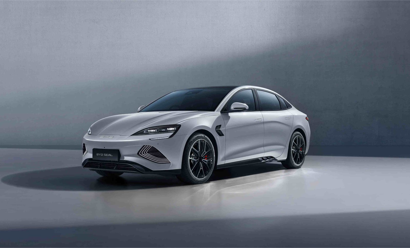 BYD Seal, Sedan Listrik Sporty dengan Performa dan Teknologi Canggih