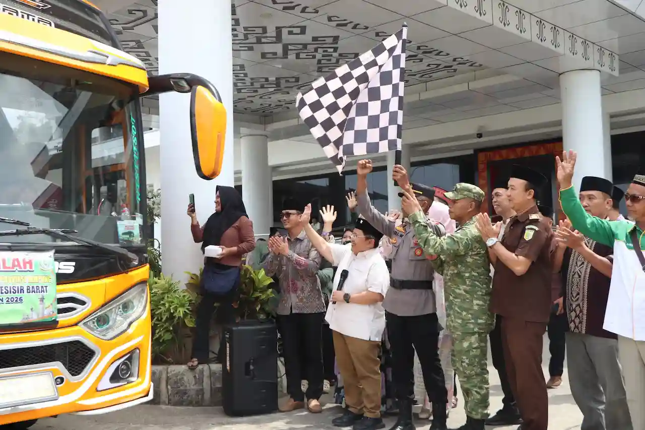 Wabup Irawan Topani Lepas Kafilah MTQ Pesisir Barat, Targetkan Prestasi Terbaik