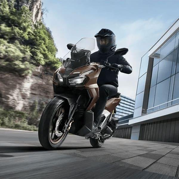 Honda ADV 160: Skutik Adventure yang Tangguh di Jalanan Indonesia