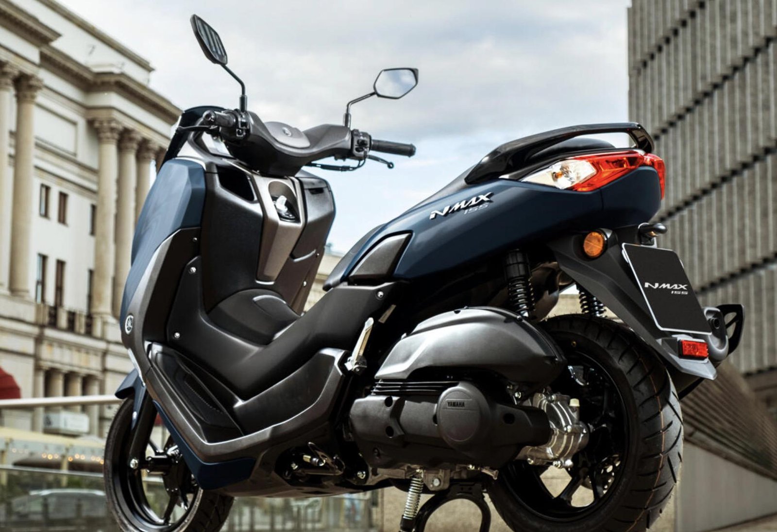 Yamaha NMAX 155 cc, Maxi Skutik Nyaman dengan Fitur Premium