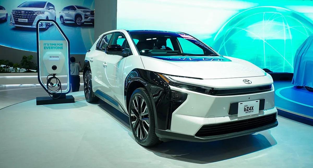 Toyota bZ4X, SUV Listrik Futuristik Andalan Toyota di Era Elektrifikasi