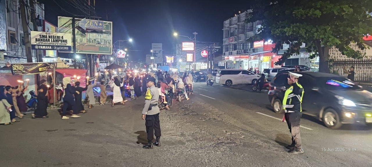 Polisi Amankan Pawai Obor 1 Muharram 1448 H di Teluk Betung Utara