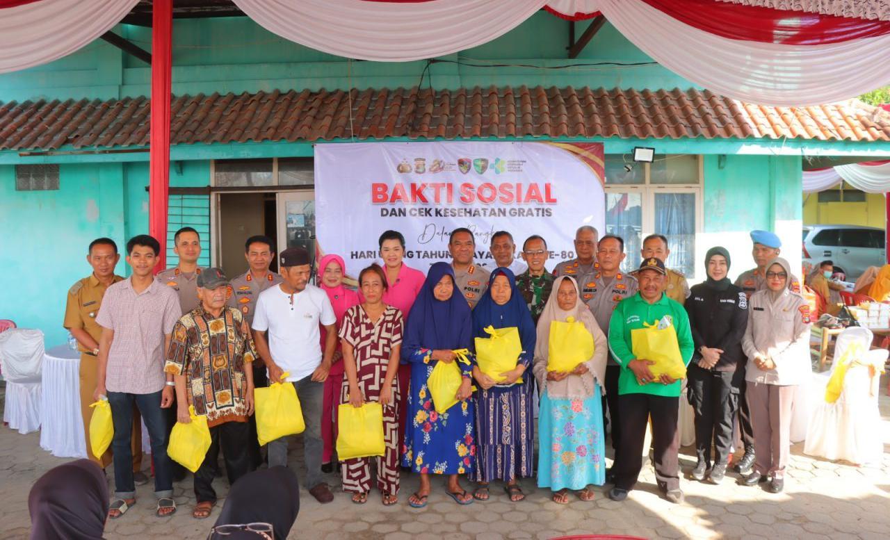 Hari Bhayangkara ke-80, Warga Pesisir Teluk Lampung Terima Sembako dan Cek Kesehatan Gratis
