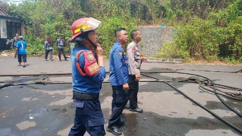 Kebakaran Gedung Kosong di Jalan WR Supratman, 45 Personel Damkar Diterjunkan