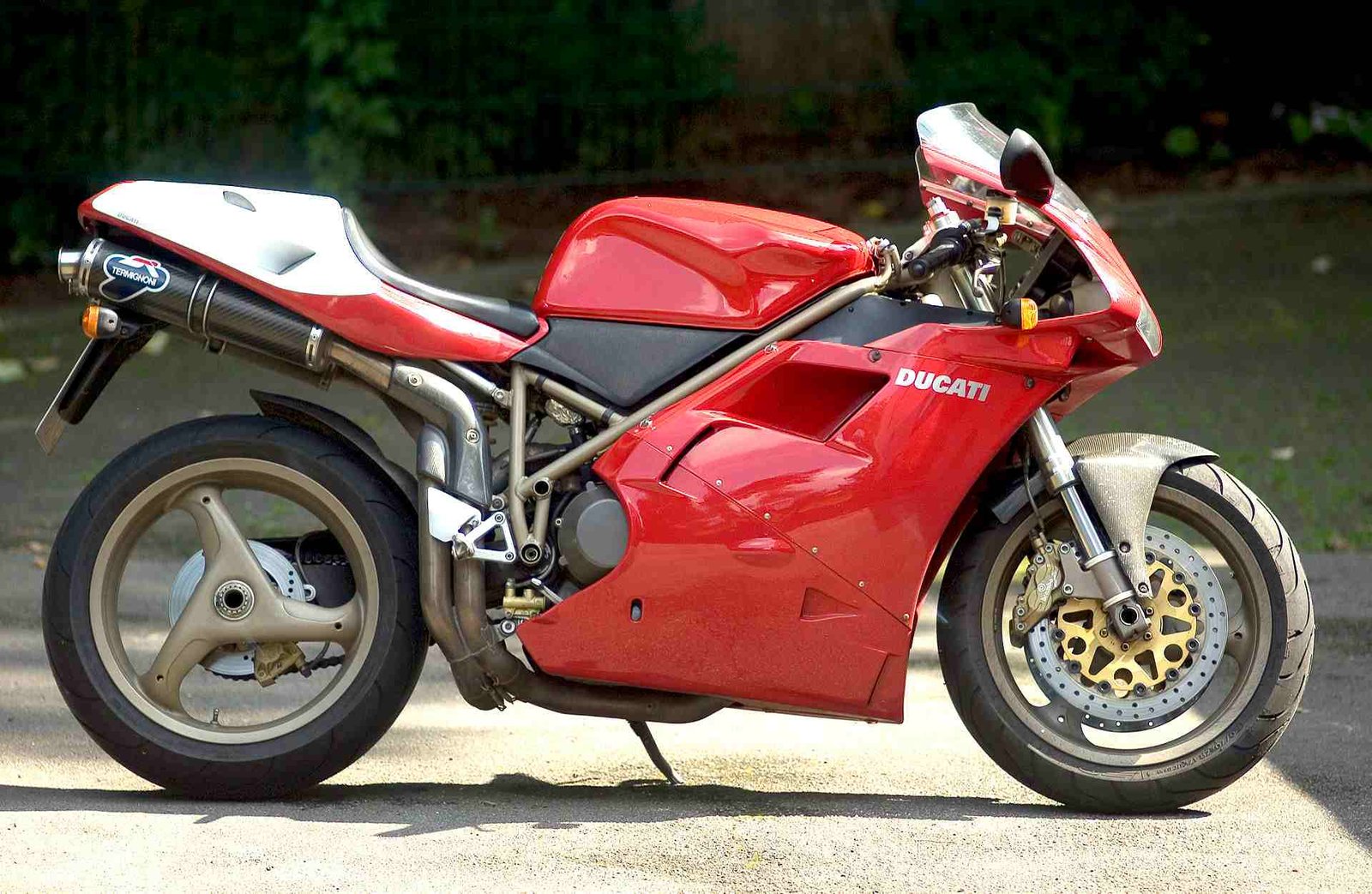 Ducati 916 SPS: Superbike Homologasi Italia dengan Mesin 996 cc yang Jadi Buruan Kolektor