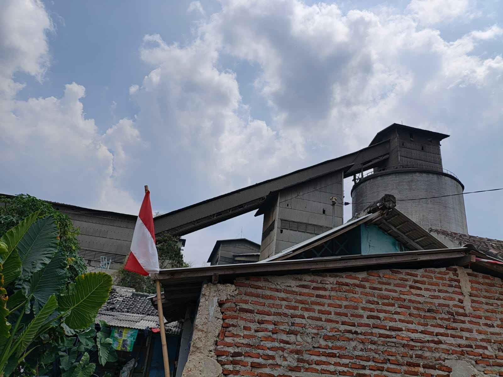 PT Semen Baturaja Diduga Masih Beroperasi Usai Diminta DLH Lampung Hentikan Aktivitas