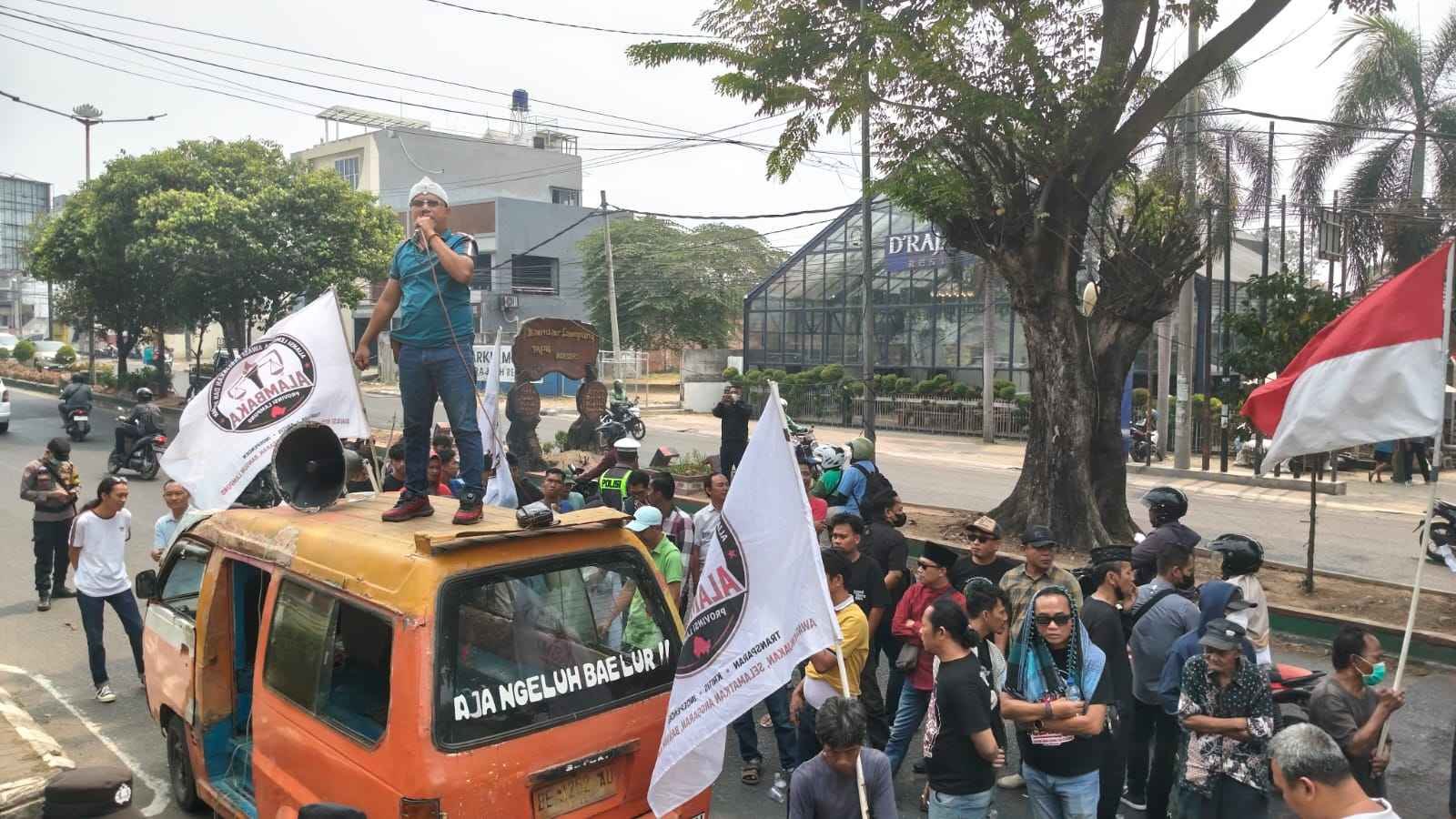 ALAMBAKA Demo di PTPN I Regional 7, Soroti Dugaan Tambang Emas Ilegal dan Tata Kelola HGU