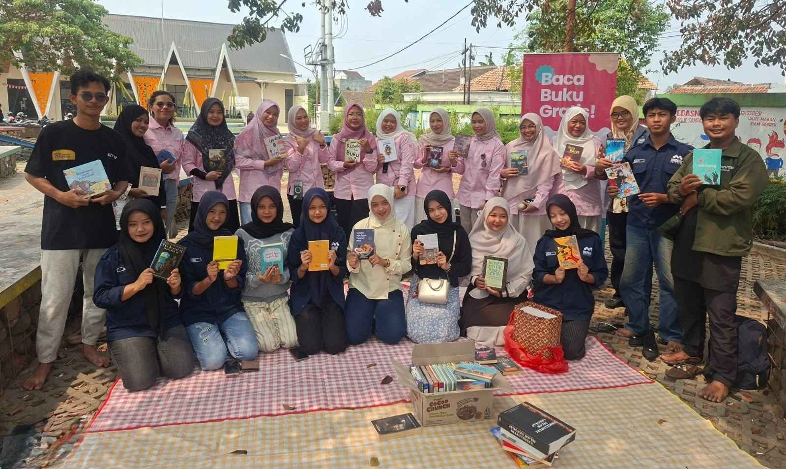 Srikandi PLN UP3 Pringsewu Donasikan Buku, Dukung Gerakan Literasi Anak