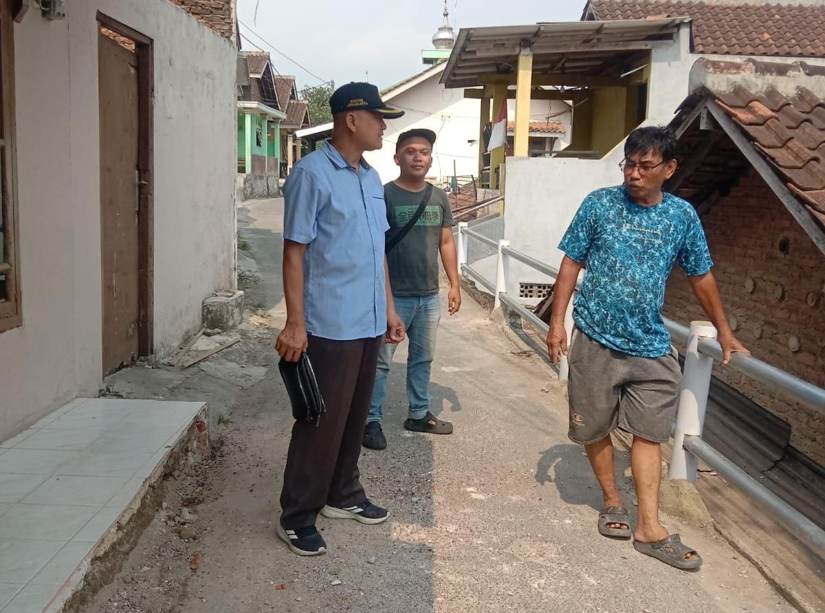 Cegah Anak Terjatuh, H. Widodo Dukung Pembuatan Pagar Pengaman di Gang Bukit Sadar