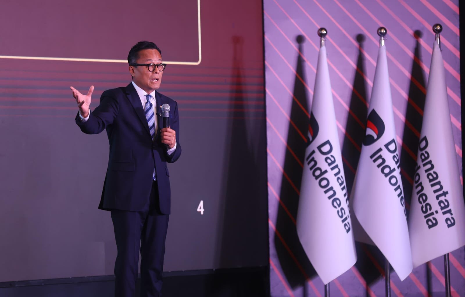 PLN Raih Sector Champion dan Runner Up CX100 Award 2026, Perkuat Transformasi Layanan Pelanggan