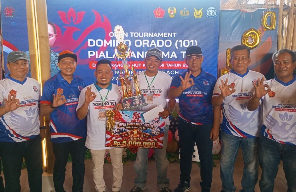 Penyerahan pemenang Lomba Gaple Orado dalam Rangka HUT TNI ke 81