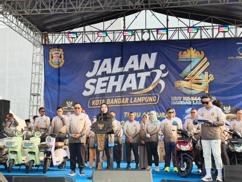 Warga Padati Jalan Sehat HUT ke-344 Kota Bandar Lampung, Berhadiah Rumah dan Mobil