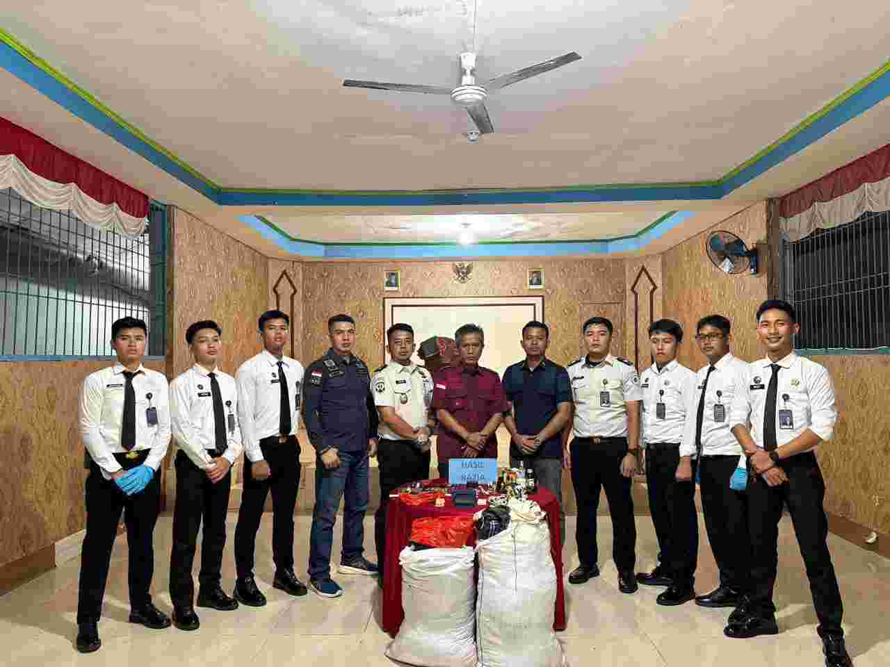 Rutan Krui Razia Mendadak, Puluhan Barang Terlarang Disita