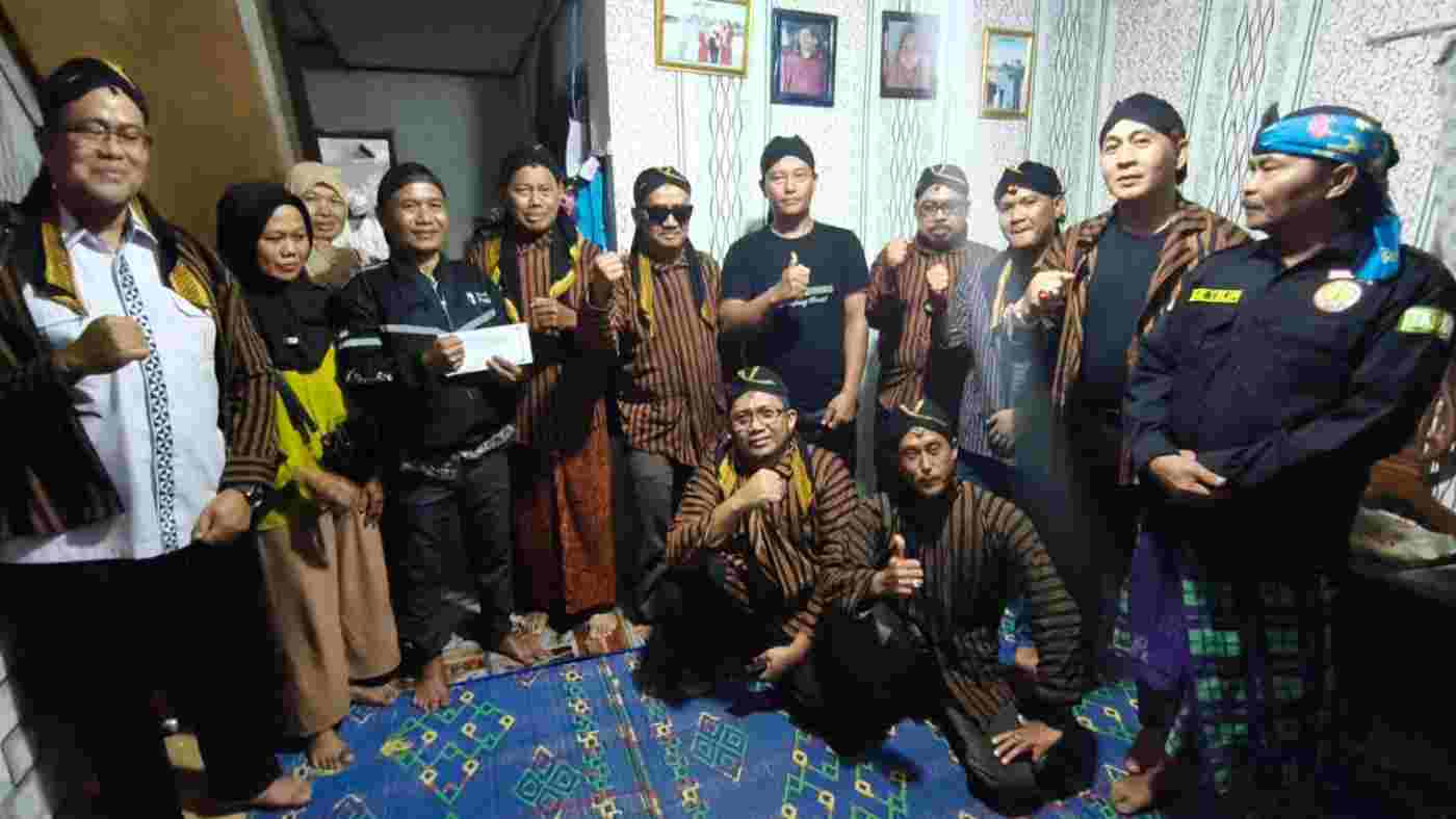 Pujakesuma Lambar Salurkan Donasi untuk Korban Kebakaran di Sebarus