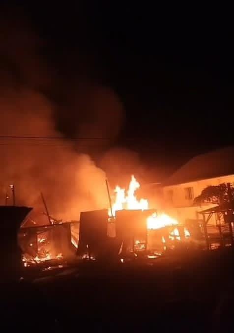 Kebakaran Hebat di Buay Nyerupa Lampung Barat, Lima Rumah Ludes