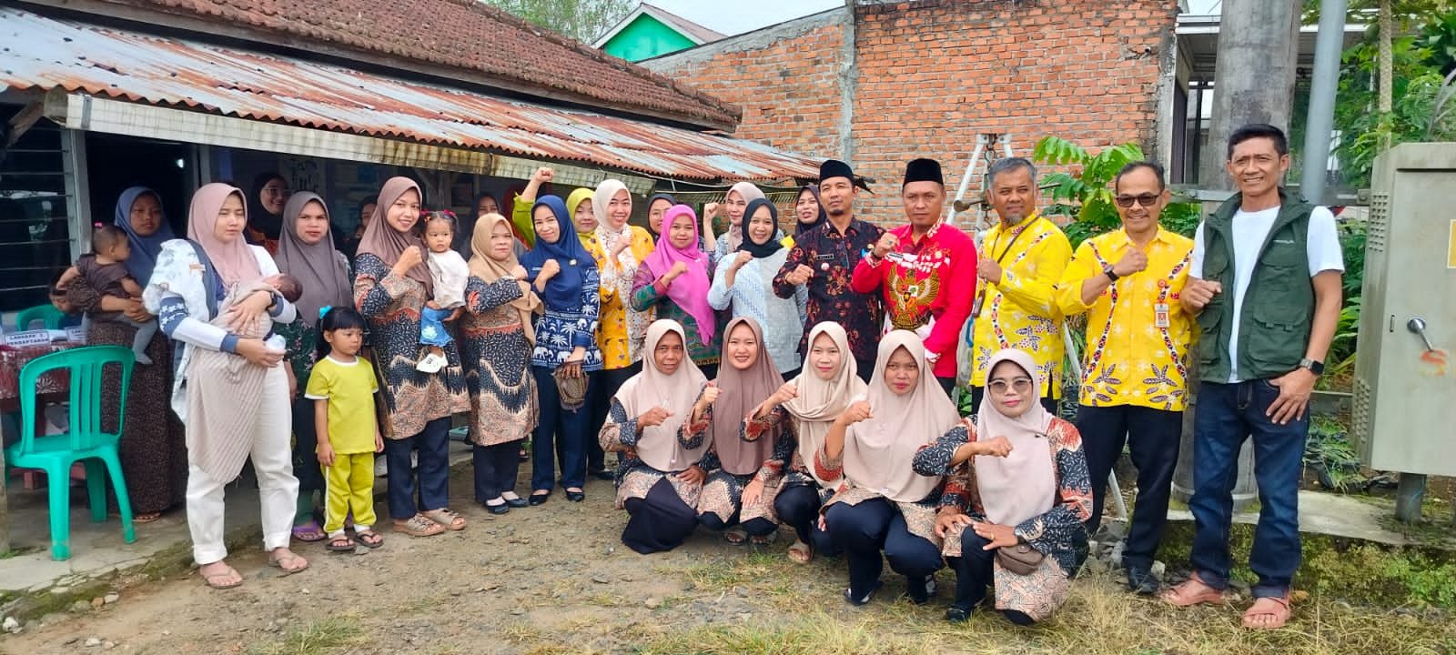 Camat Sekincau Tinjau Posyandu IPL, Warga Sambut Hangat