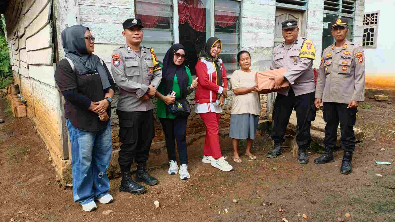 Dukung Commander Wish Kapolda, Polsek Sungkai Selatan Gelar Bakti Sosial