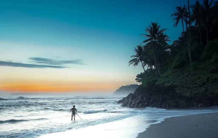 Pesisir Barat menyimpan sejumlah pantai eksotis dengan panorama alam yang masih asri.