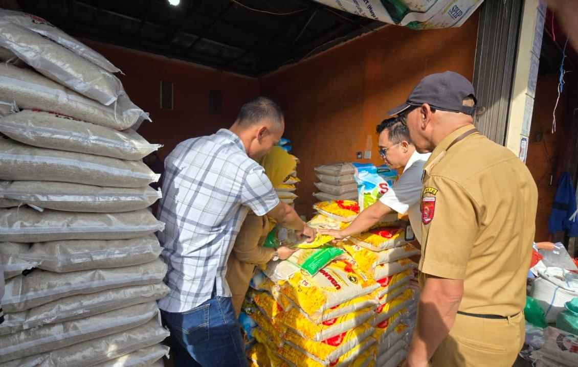 Sidak Pasar Jelang Iduladha, Pemkab Lambar Pastikan Harga Bapokting Stabil