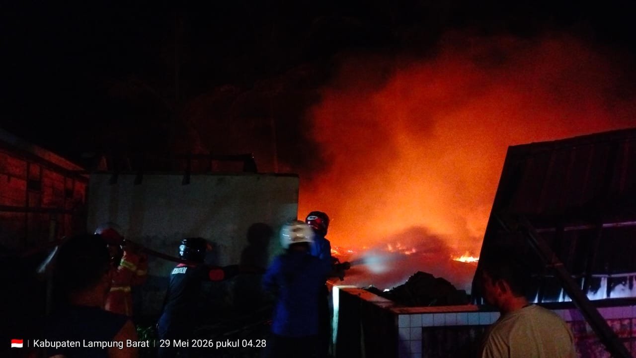 Rumah Warga di Lemong Terbakar Dini Hari, Diduga Akibat Korsleting Listrik
