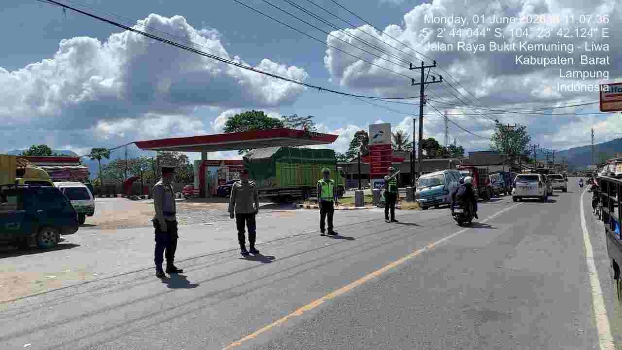 Polres Lampung Barat Gerak Cepat Atasi Antrean SPBU Karang Agung yang Sebabkan Kemacetan