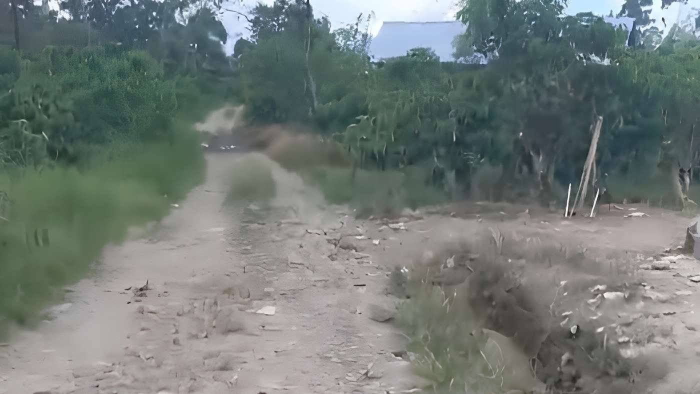 Jalan Penghubung Sukarame–Bedudu Rusak, Warga Keluhkan Belum Pernah Diperbaiki