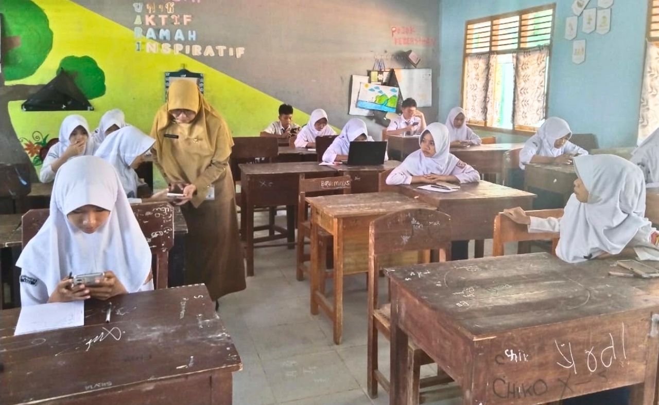 Pelaksanaan CAT TPA SPMB di SMAN 1 Pesisir Tengah dihari pertama berjalan lancar.