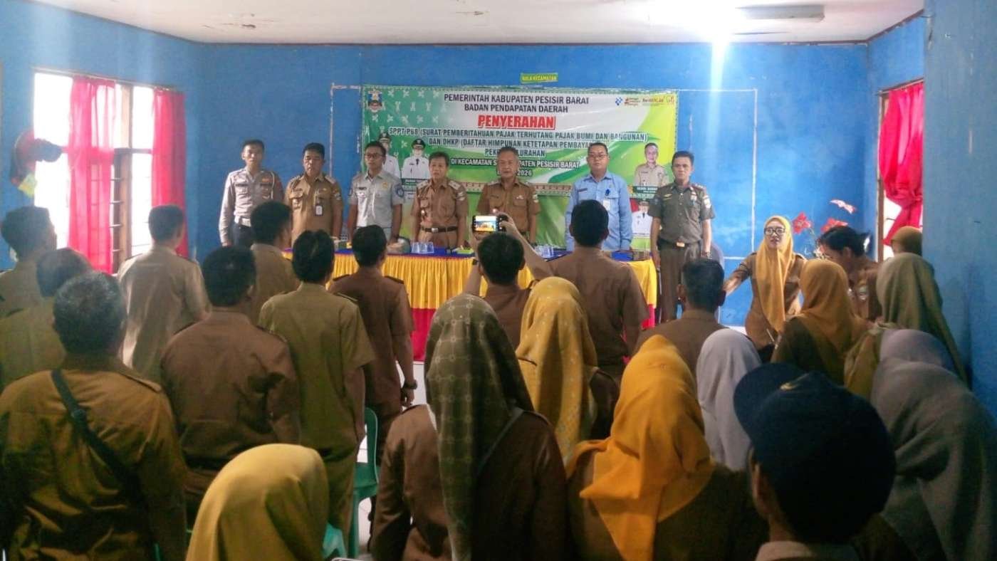 Bapenda Pesbar Serahkan SPT dan DHKP PBB 2026, Warga Diminta Manfaatkan Diskon Pajak
