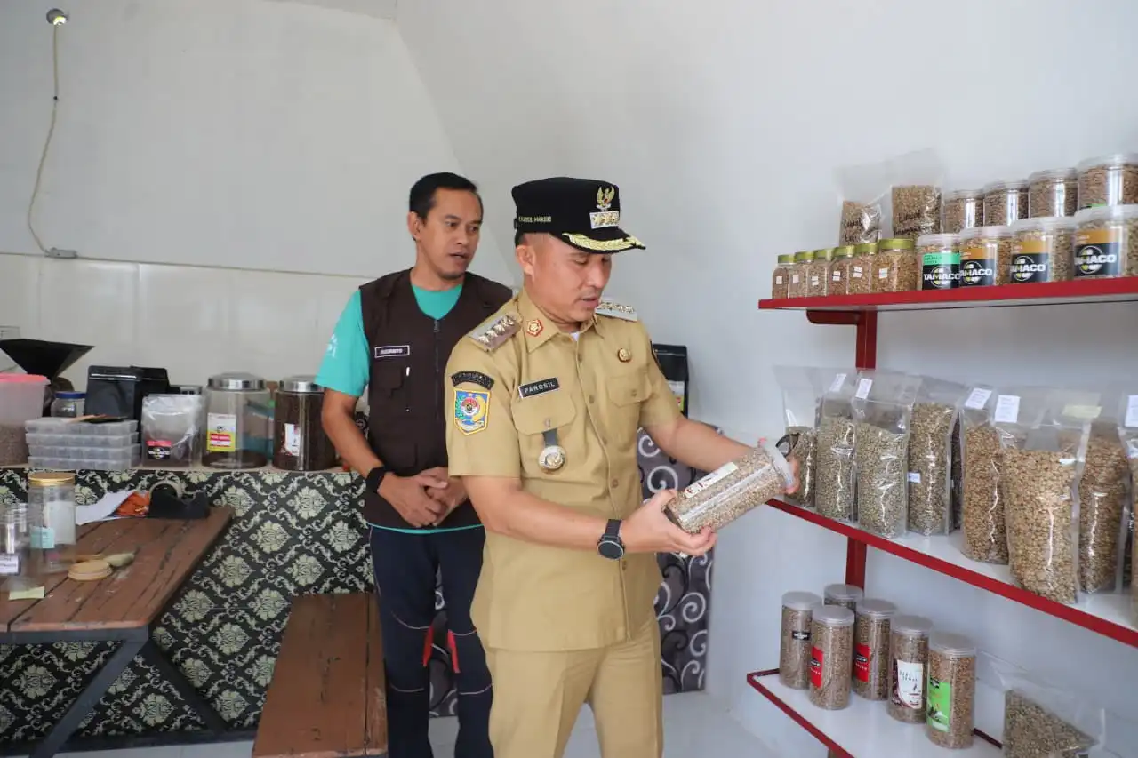 Parosil Minta Sekolah Kopi Lampung Barat Terus Berinovasi dan Tingkatkan Pelayanan