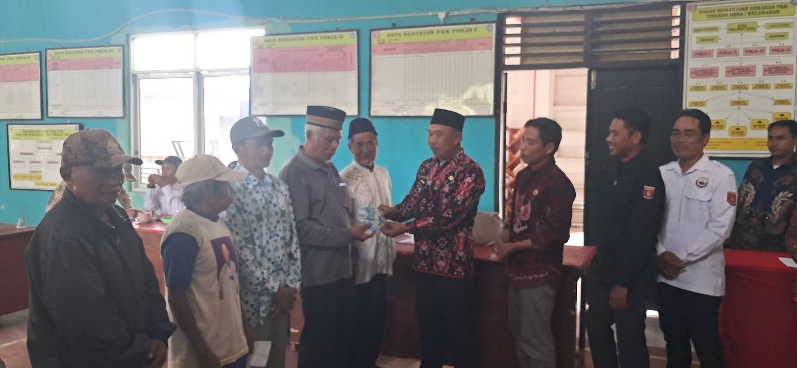 BLT-DD Digelontorkan, Warga Puramekar Tersenyum: Bukti Nyata Kepedulian Pemdes